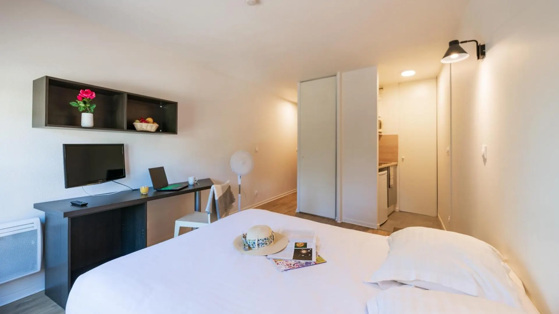 Cerise Valence Aparthotel Valence  France